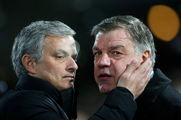 opposing-managers-jose-mourinho-the-manager-of-chelsea-and-sam-the-picture-id465224076