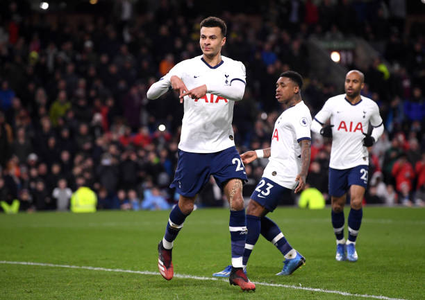 dele-alli-of-tottenham-hotspur-celebrates-after-scoring-his-teams-picture-id1211002917